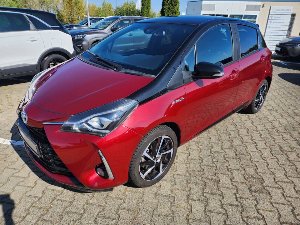 Toyota Yaris Hybrid 1.5 l Style Selection red
