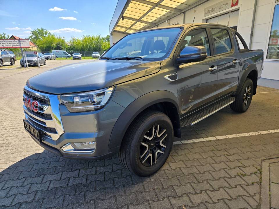 JAC 8 Pro 2.4 l Double Cab 4x4 Luxury